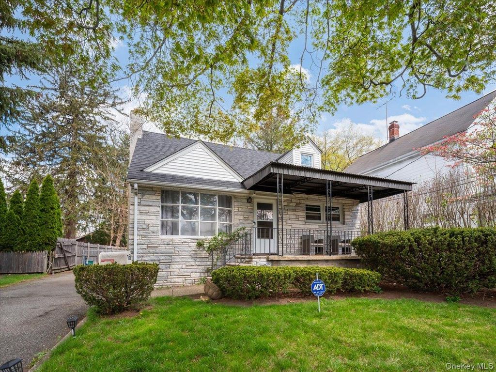 Photo of 16 W Maltbie Avenue, Suffern, NY 10901 (MLS # 984580)