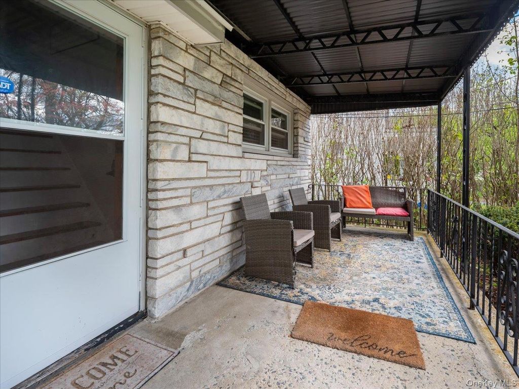 Photo of 16 W Maltbie Avenue, Suffern, NY 10901 (MLS # 984580)