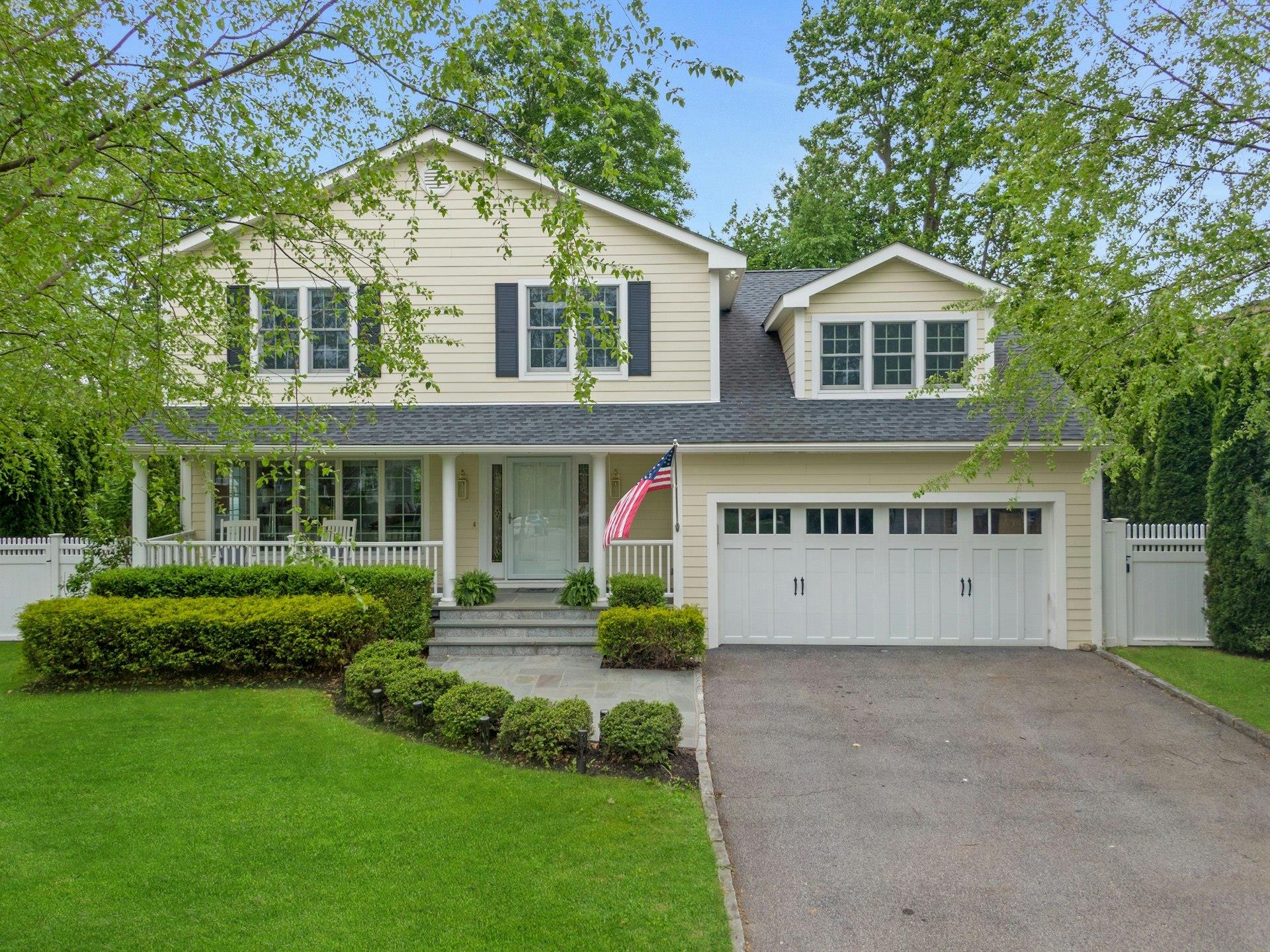 15 Old Farm Road, Scarsdale, New York image 1