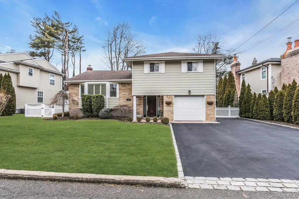 Photo of 17 Meadowfield Ln, Glen Cove, NY 11542 (MLS # 965510)