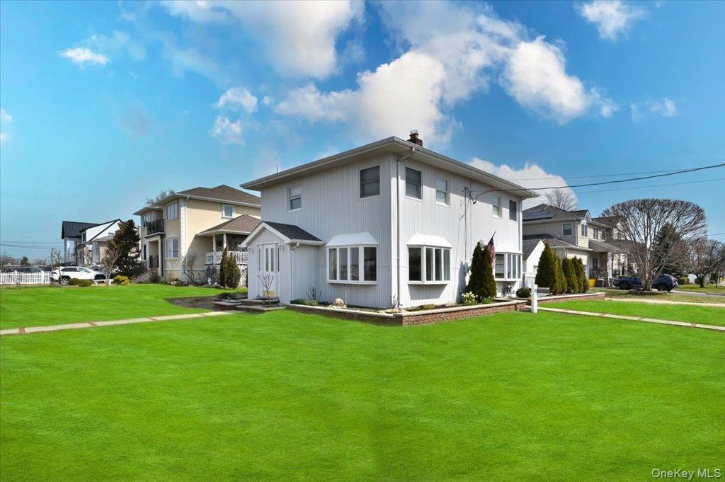 Photo of 9 Cabot Road W, Massapequa, NY 11758 (MLS # 980358)