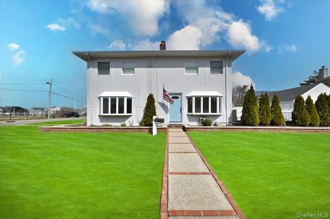 Homes For Sale - 9 Cabot Road<br/> Nassau County, Massapequa, NY 11758