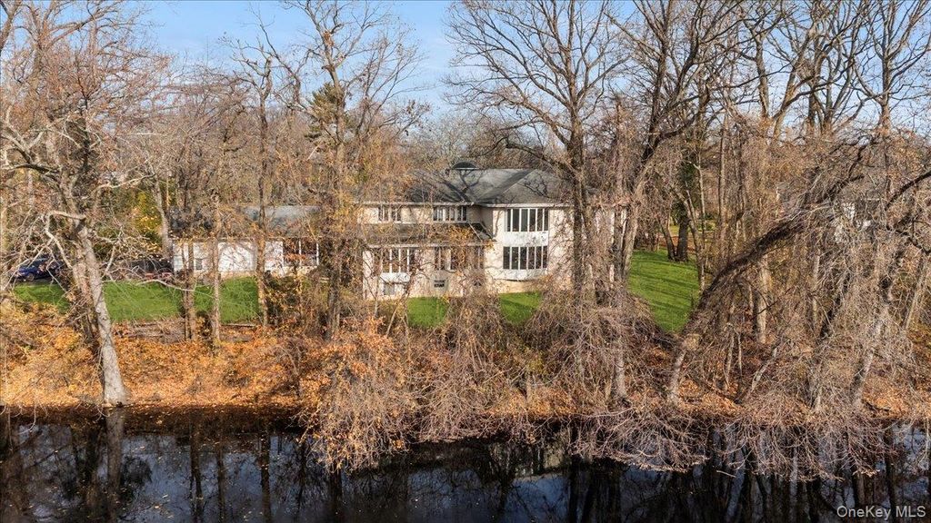 Photo of 22 Lake Road, Great Neck, NY 11020 (MLS # 944205)