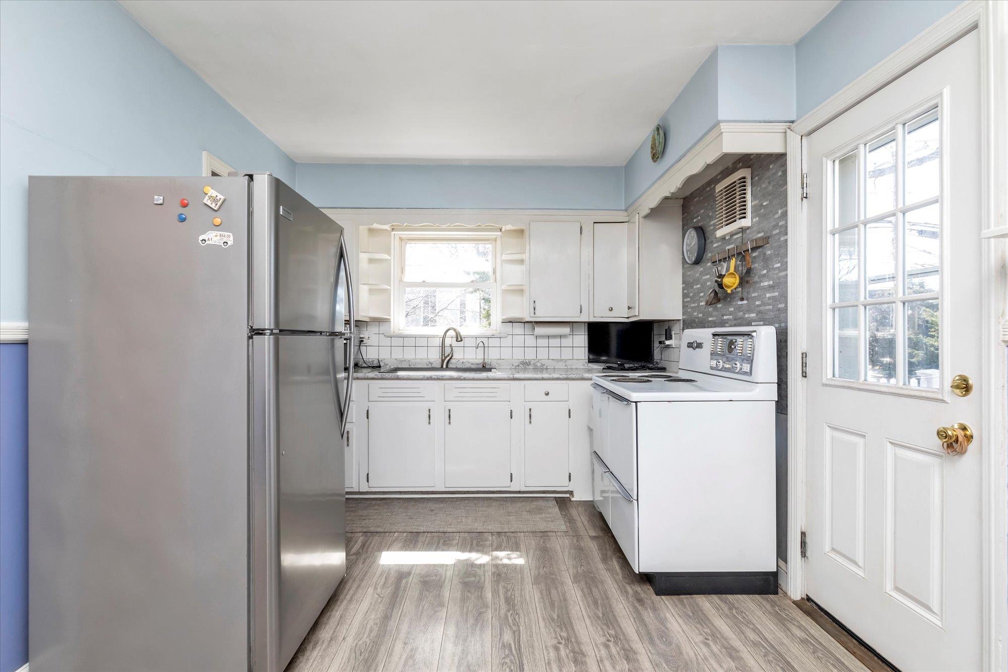 1046 Stewart Avenue, Bethpage, New York image 6