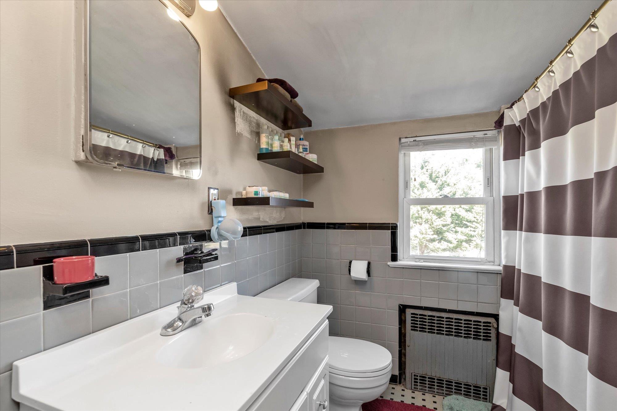 1046 Stewart Avenue, Bethpage, New York image 15