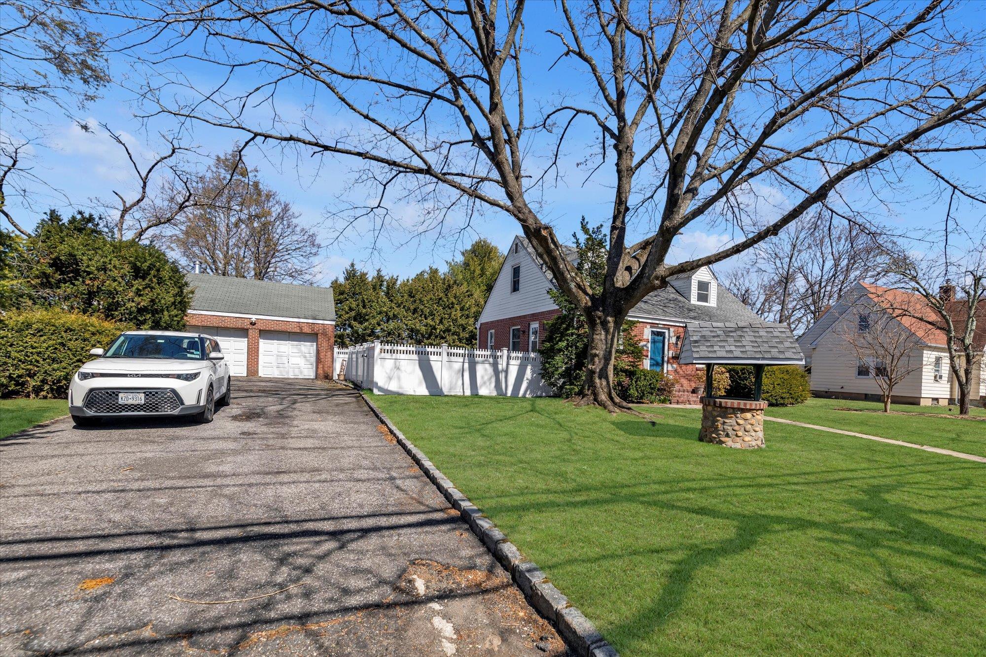1046 Stewart Avenue, Bethpage, New York image 2