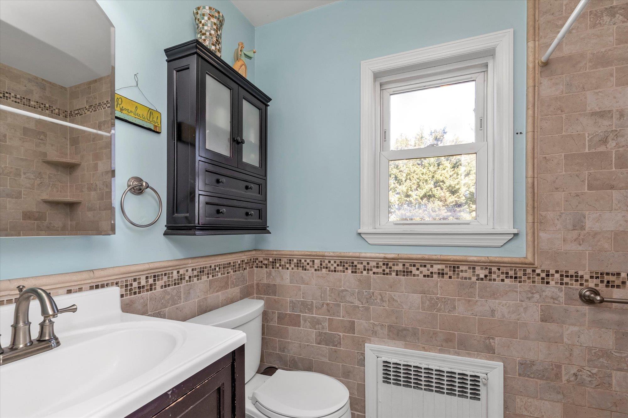 1046 Stewart Avenue, Bethpage, New York image 11