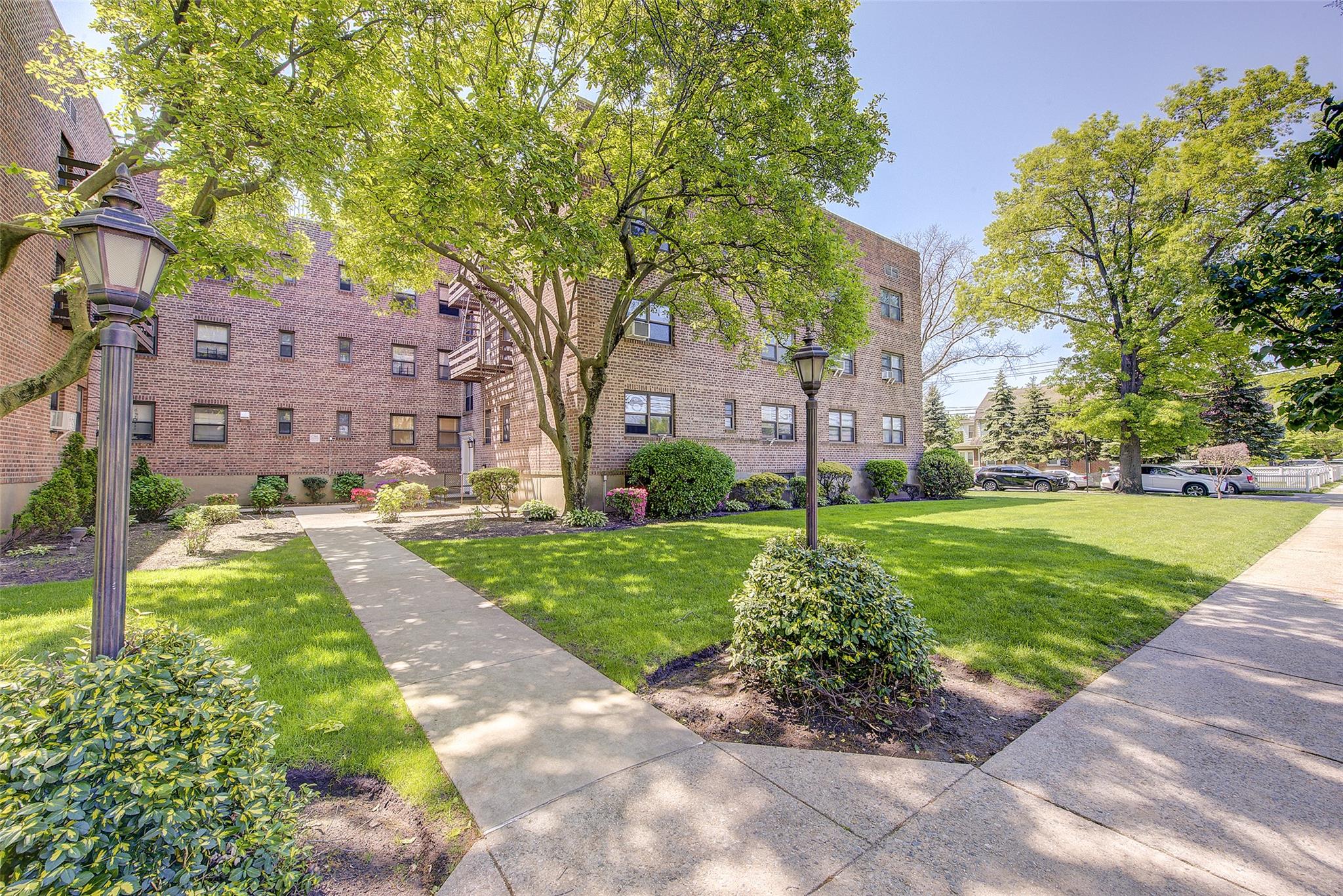 218-10 43rd Avenue #3D, Bayside, New York image 12