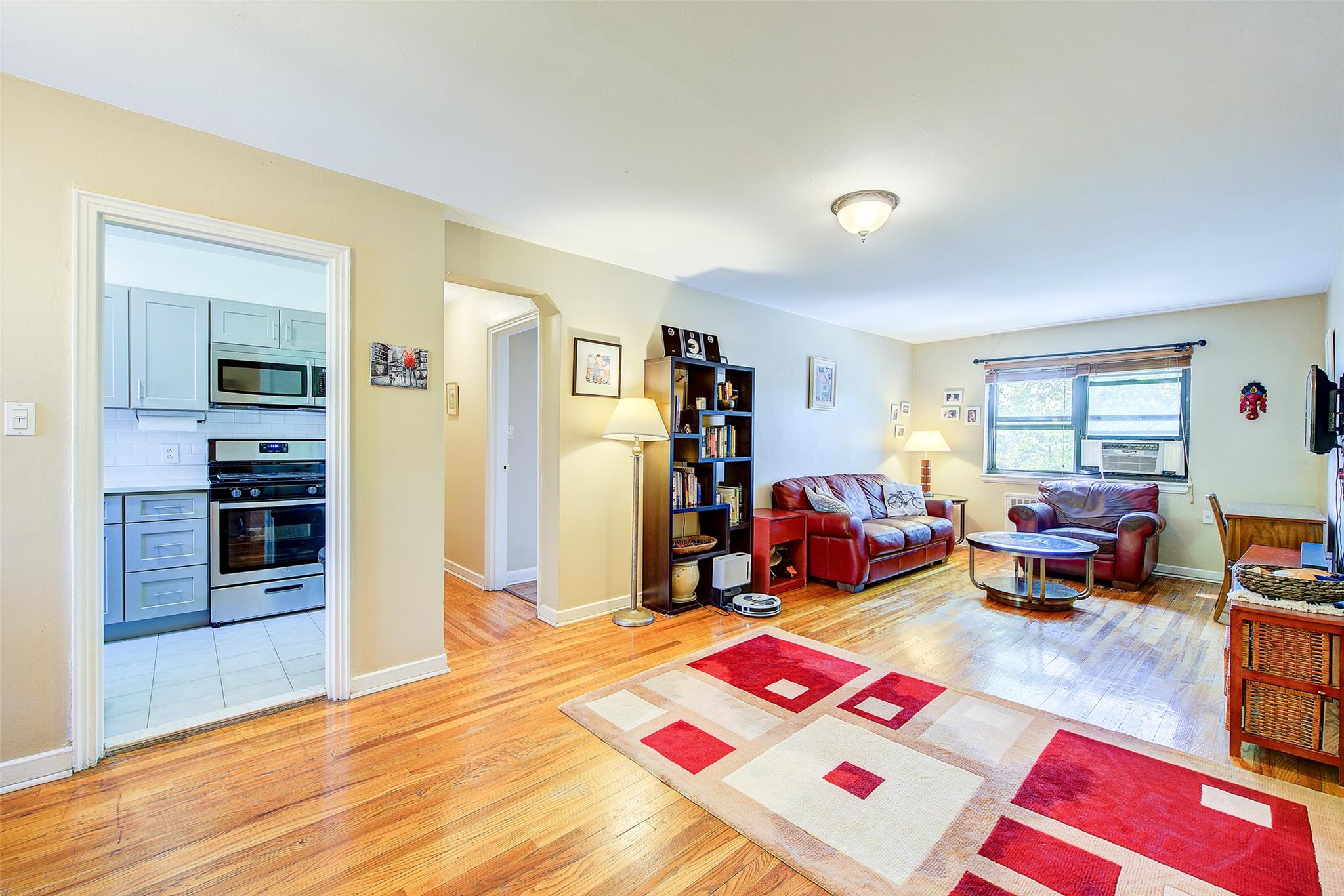 43rd Avenue 3D, Bayside, Queens, NY - 1 Bedrooms  
1 Bathrooms  
3 Rooms - 
