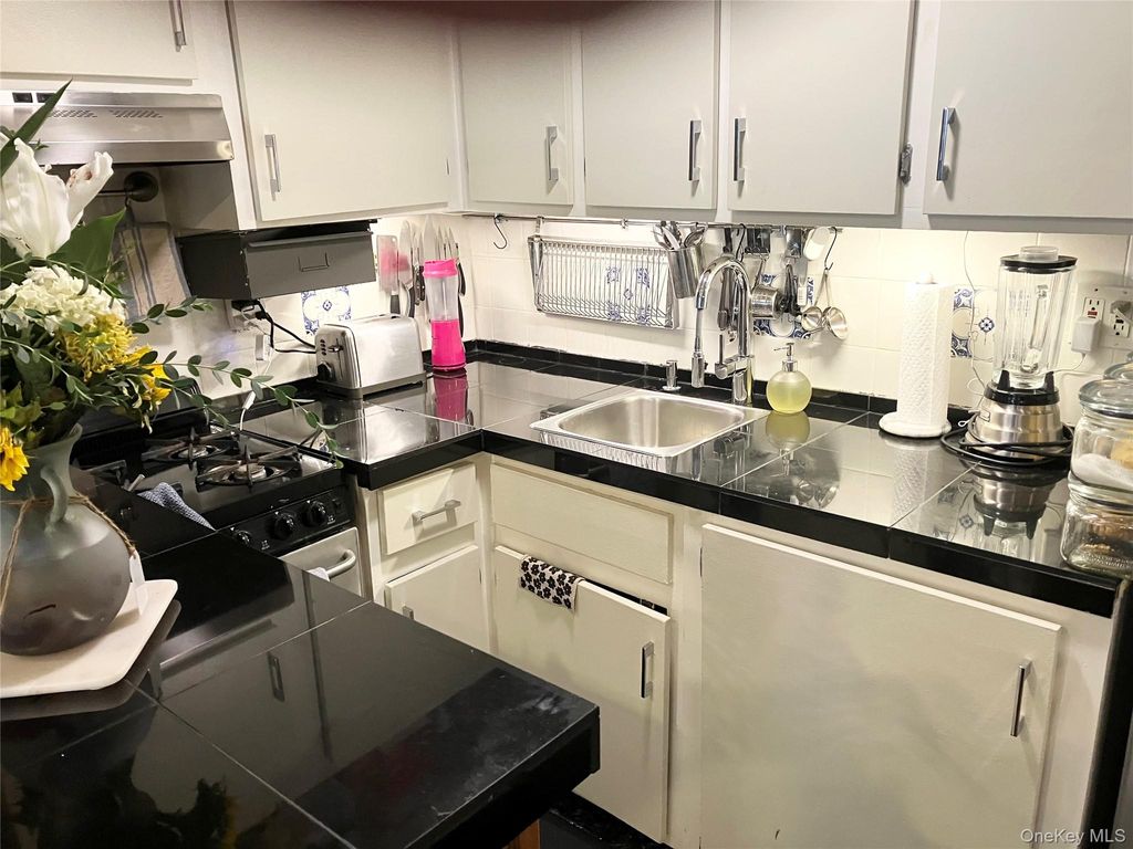 Photo of 407 W 40th Street #4B, New York (Manhattan), NY 10018 (MLS # 982775)