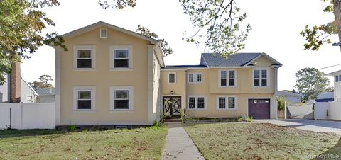 Photo of 362 Deauville Boulevard, Babylon, NY 11726 (MLS # 929056)