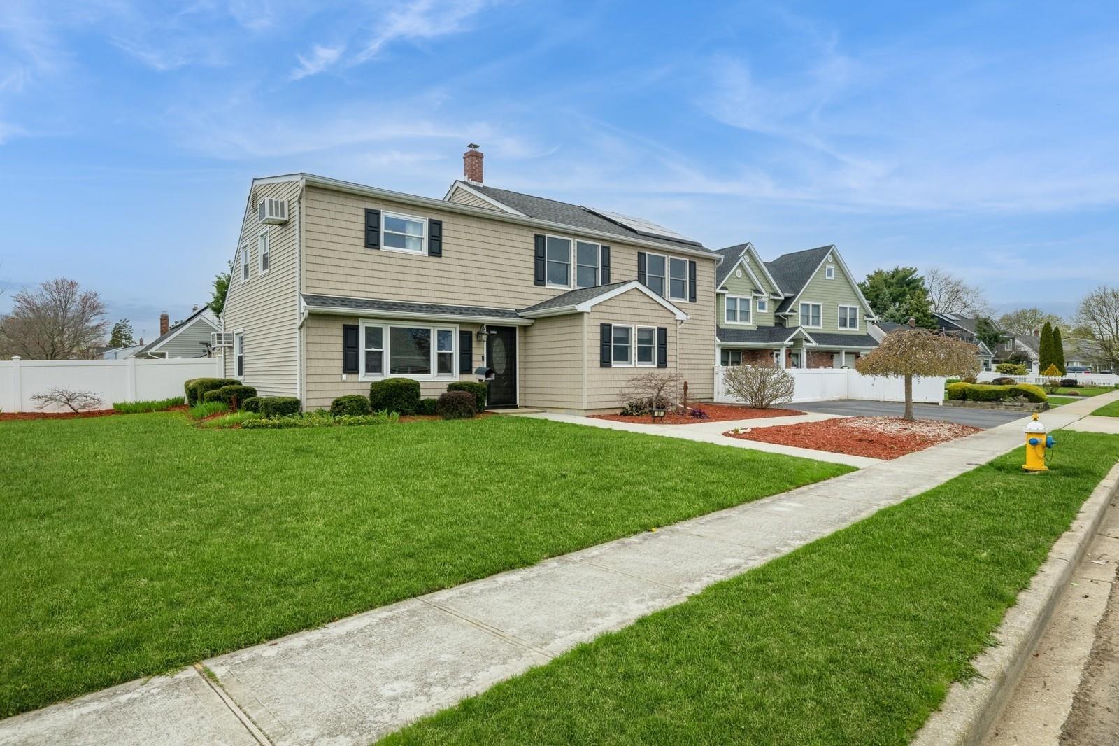60 Anvil Lane, Levittown, New York image 2