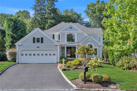 Homes For Sale - 17 Evergreen Circle<br/> Manhasset, NY 11030