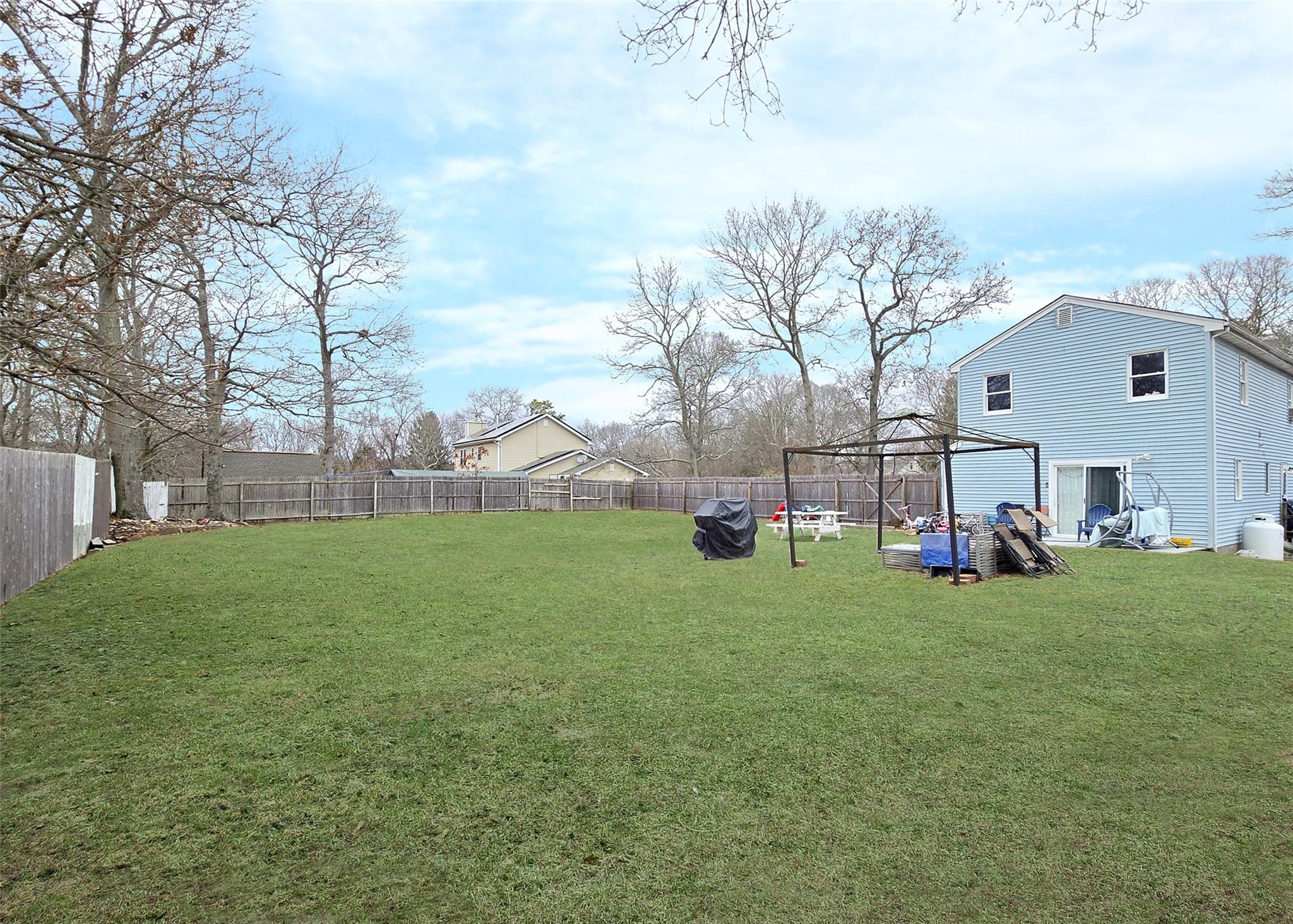 26 Pineoaks Place, Farmingville, New York image 19