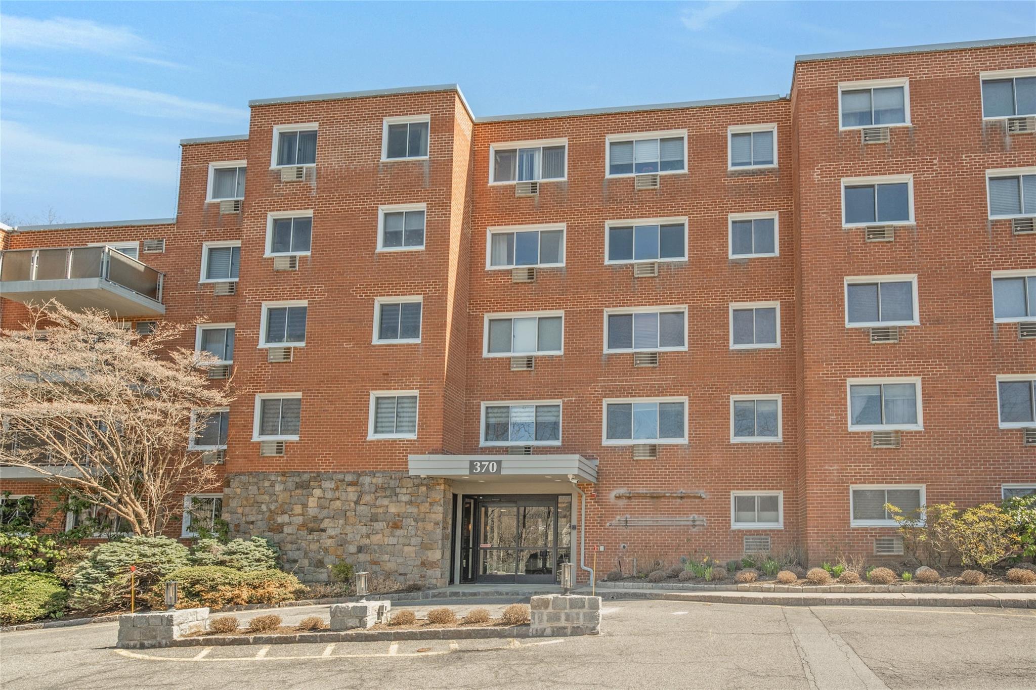370 Central Park Avenue Ave #5C, Scarsdale, New York image 2
