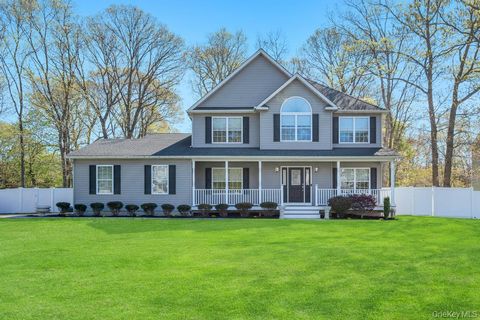 Photo of 27 Grant Street, Port Jefferson Station, NY 11776 (MLS # 990900)