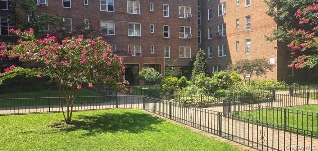 Photo of 105-25 65th Avenue #5H, Forest Hills, NY 11375 (MLS # 958846)
