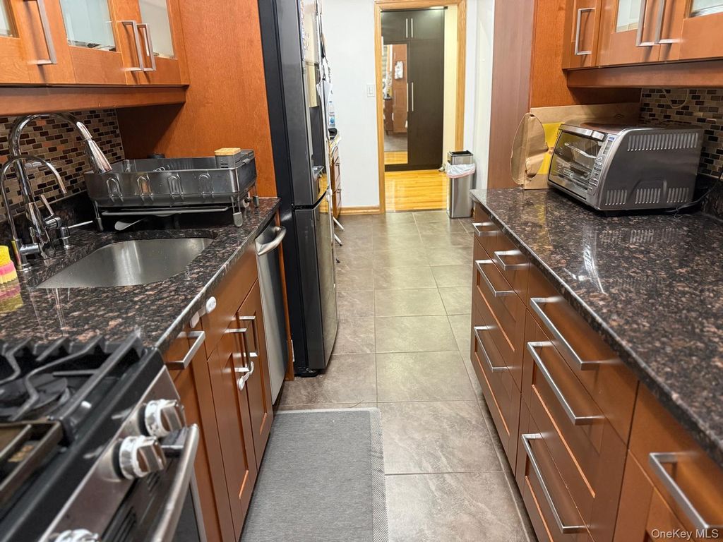 Photo of 105-25 65th Avenue #5H, Forest Hills, NY 11375 (MLS # 958846)