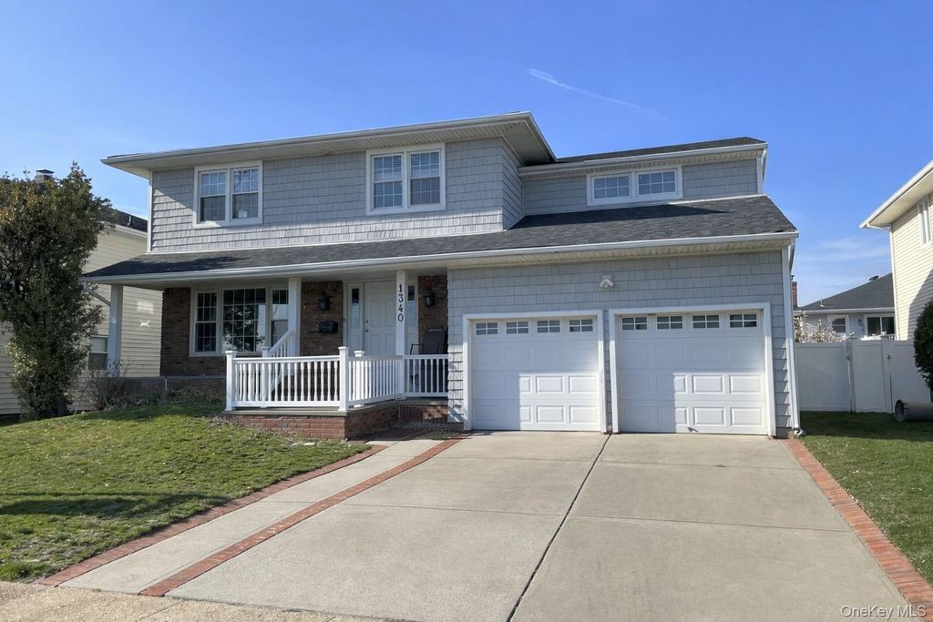 Photo of 1340 Beech Street, Atlantic Beach, NY 11509 (MLS # 984029)