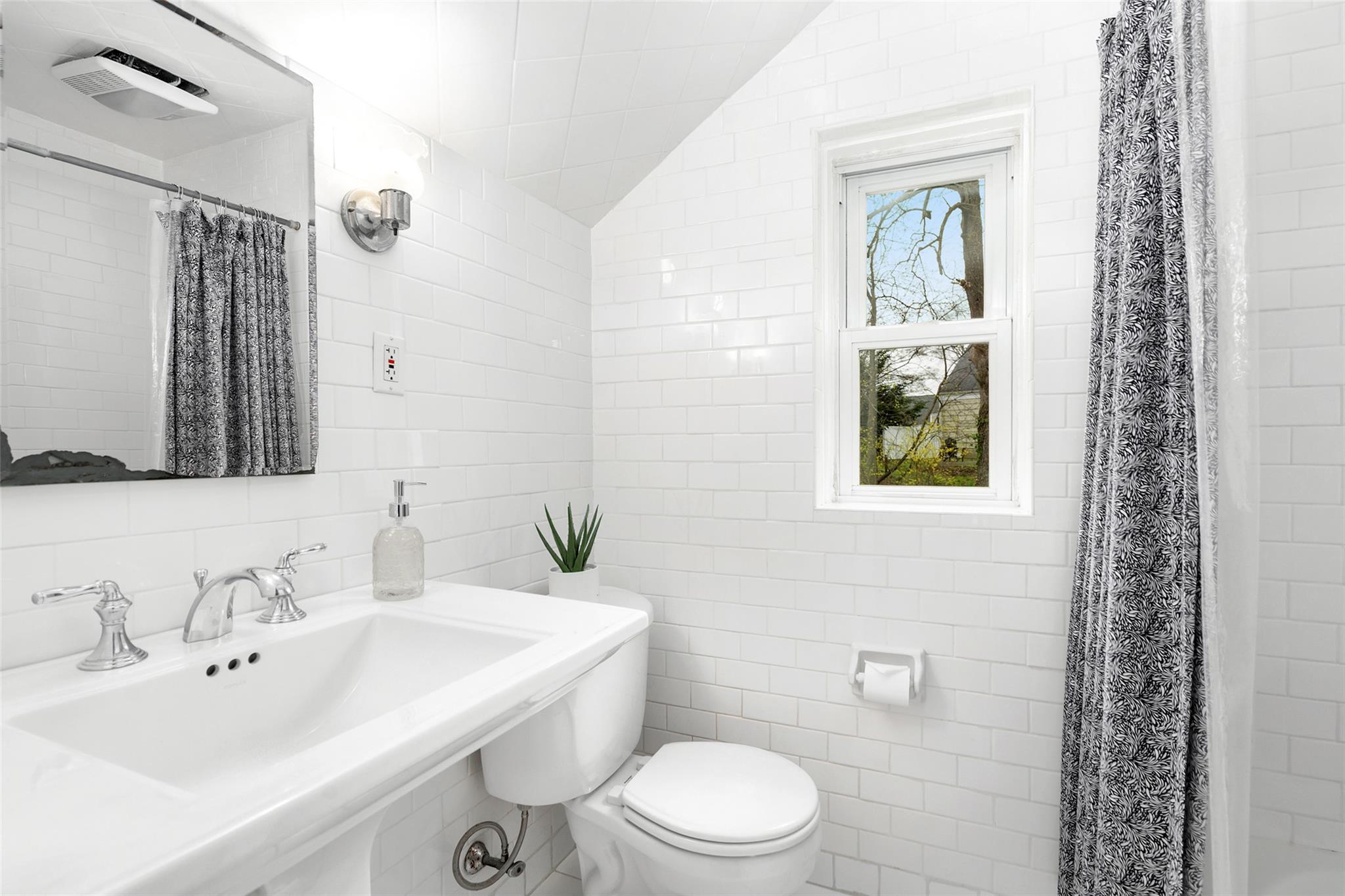 19 Francis Lane, Port Chester, New York image 13