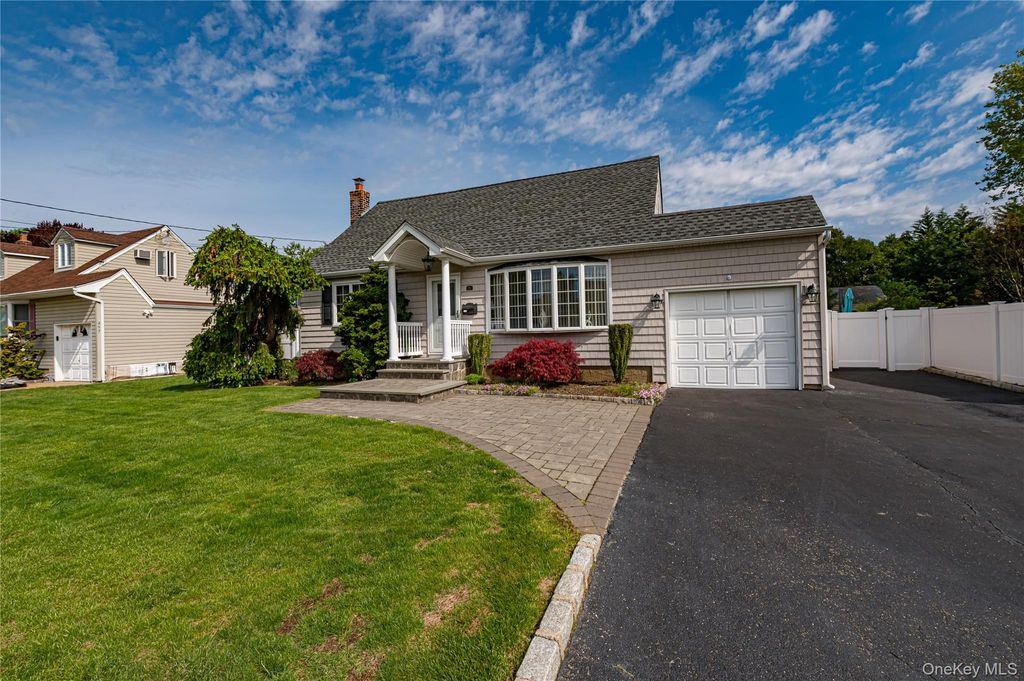 Photo of 255 N Albany Avenue, Massapequa, NY 11758 (MLS # 999379)