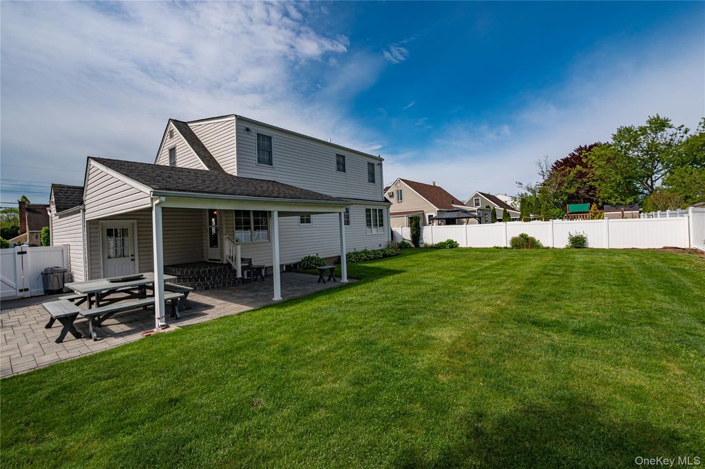 Photo of 255 N Albany Avenue, Massapequa, NY 11758 (MLS # 999379)