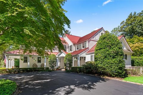 21 E Gate Road Lloyd Harbor NY 11743