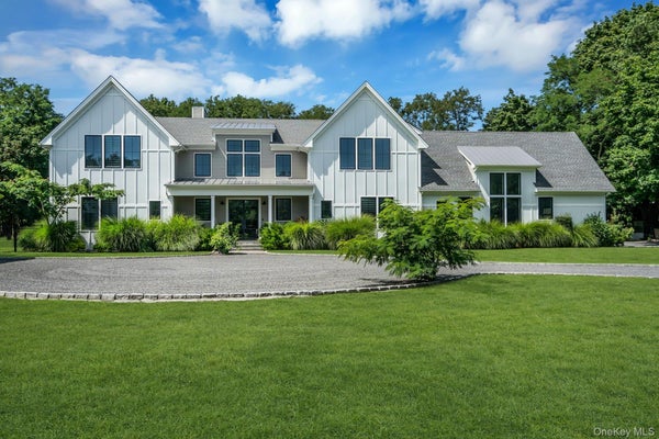 712 HUBBARD AVE, RIVERHEAD, NY 11901 - Image afaba5e56eb3ebb3cc105daf3fbb0645/1774492947