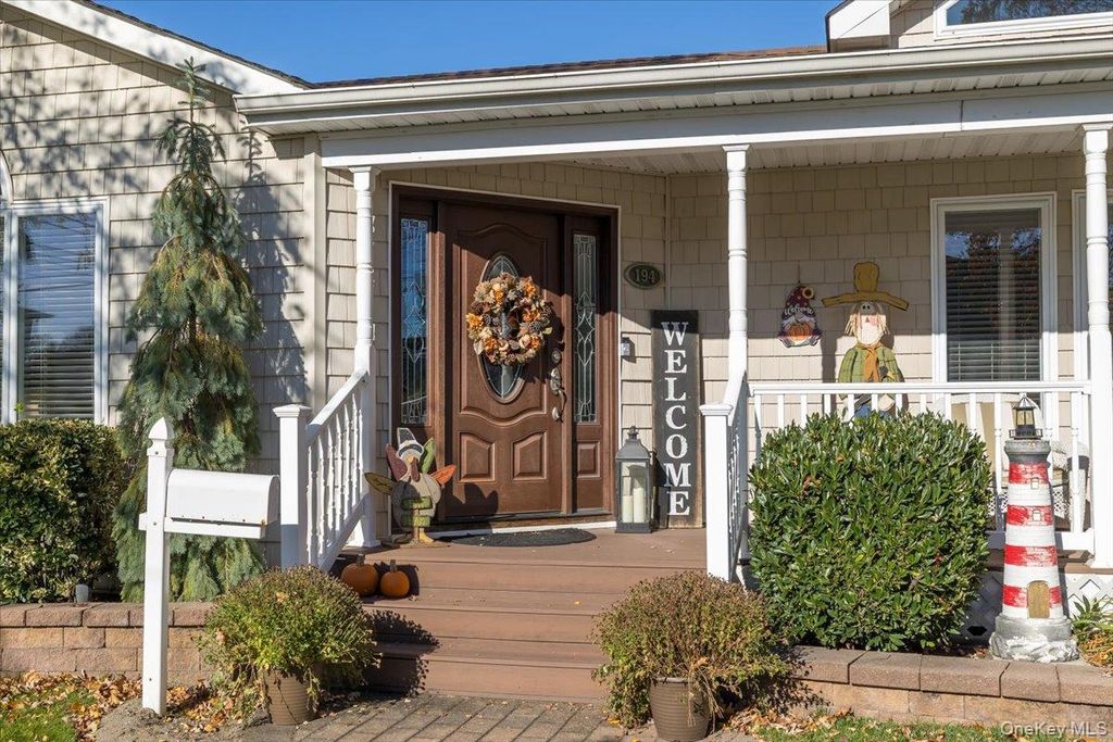 Photo of 194 Newark Street, Lindenhurst, NY 11757 (MLS # 938718)