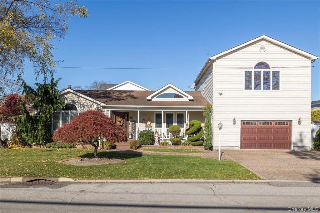 Photo of 194 Newark Street, Lindenhurst, NY 11757 (MLS # 938718)