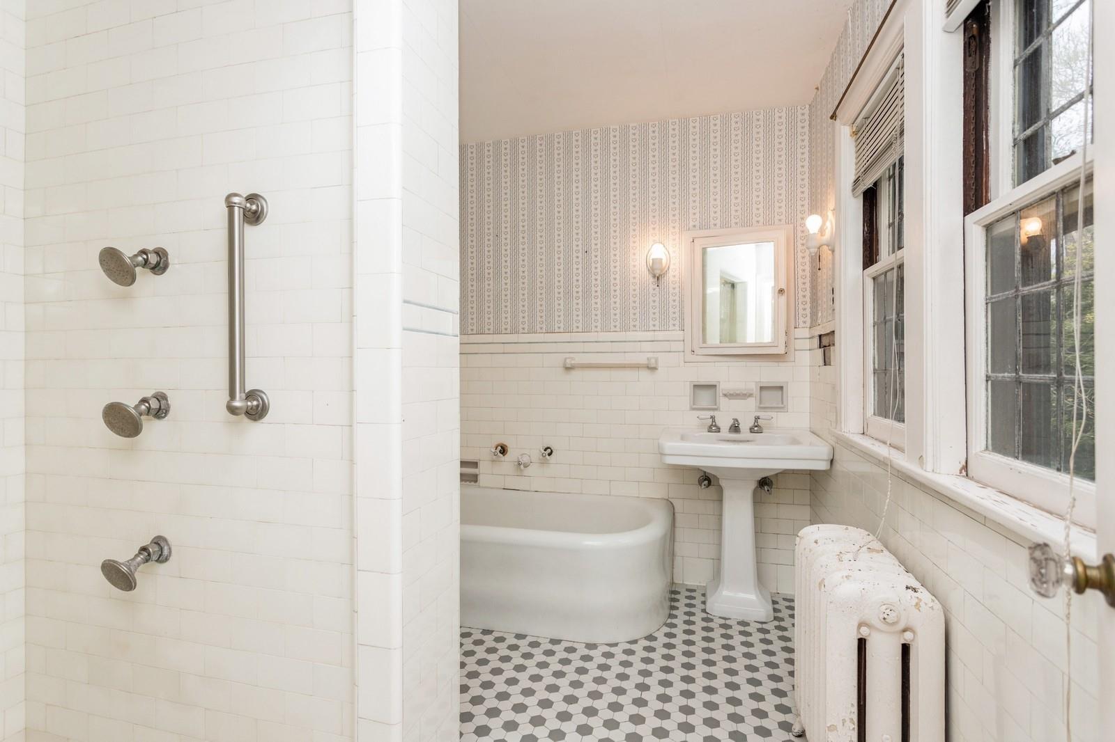 250 Paine Avenue, New Rochelle, New York image 31
