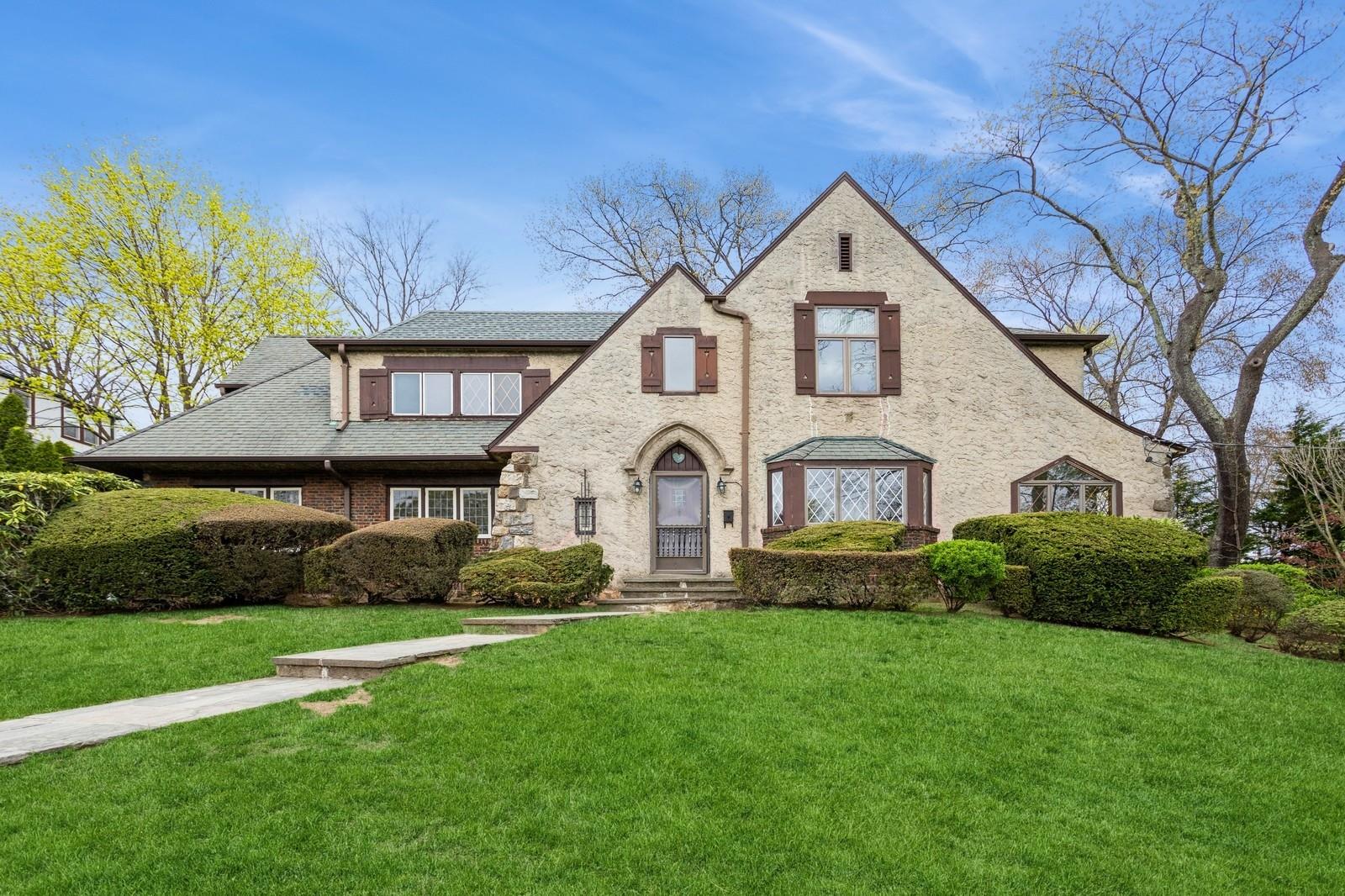 250 Paine Avenue, New Rochelle, New York image 1