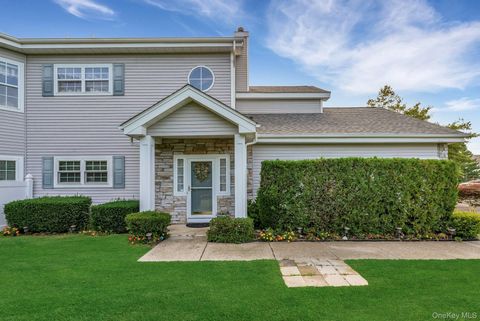 Photo of 537 Highland Court, Moriches, NY 11955 (MLS # 903086)