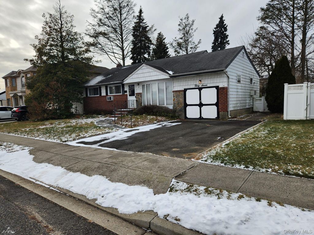 Photo of 37 Kalda Lane, Plainview, NY 11803 (MLS # 947989)