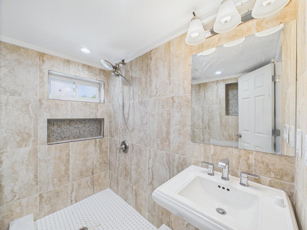 52 Martha Street, Freeport, New York image 23
