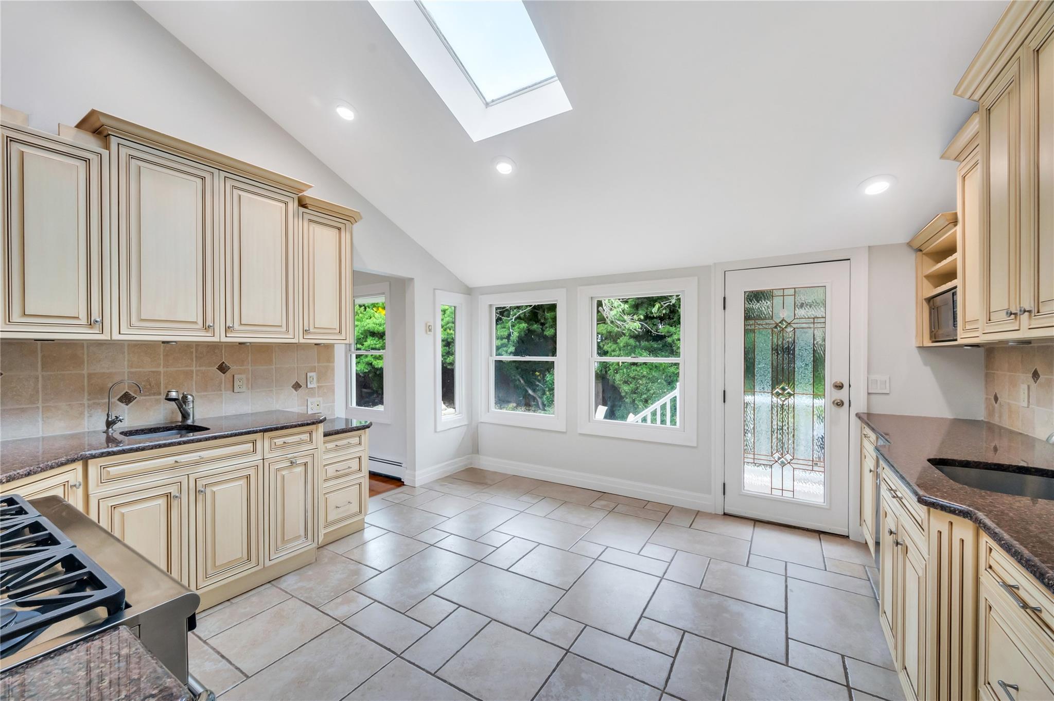 61 Riviera Drive, Massapequa, New York image 21