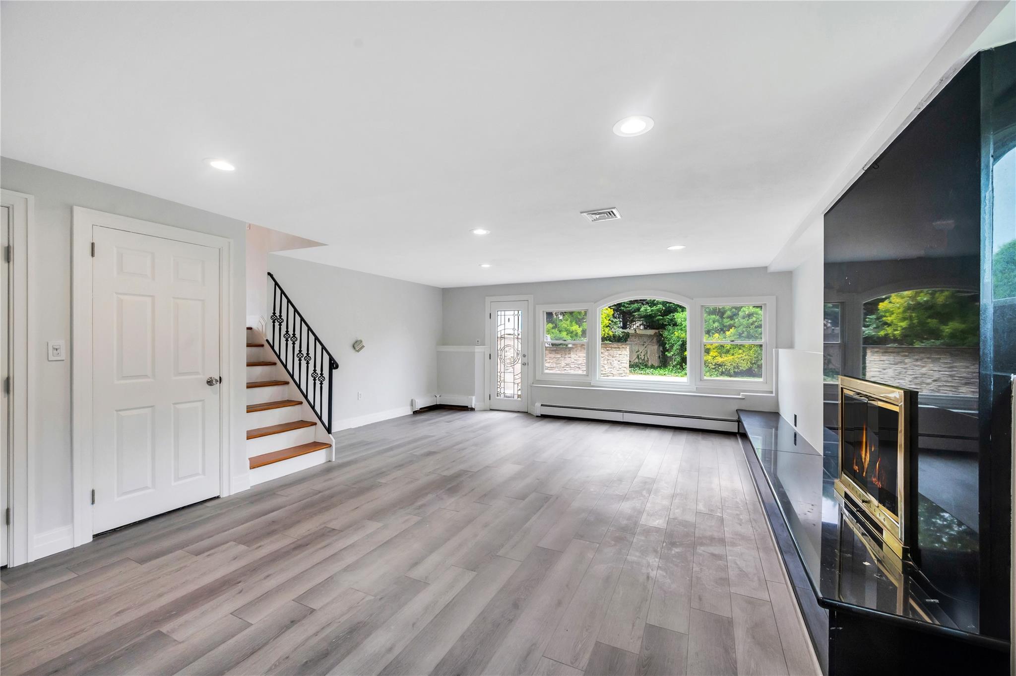 61 Riviera Drive, Massapequa, New York image 37