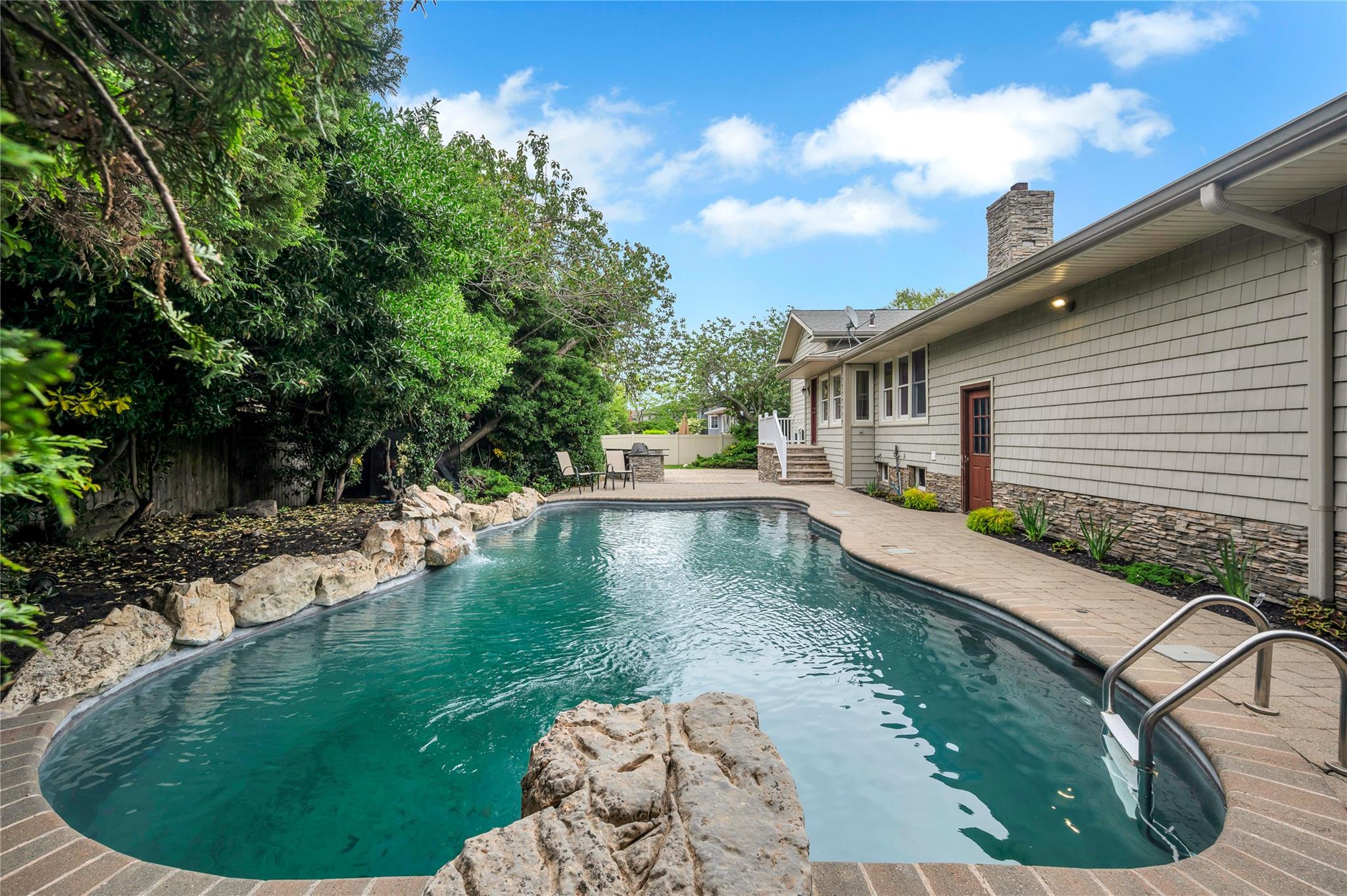 61 Riviera Drive, Massapequa, New York image 4