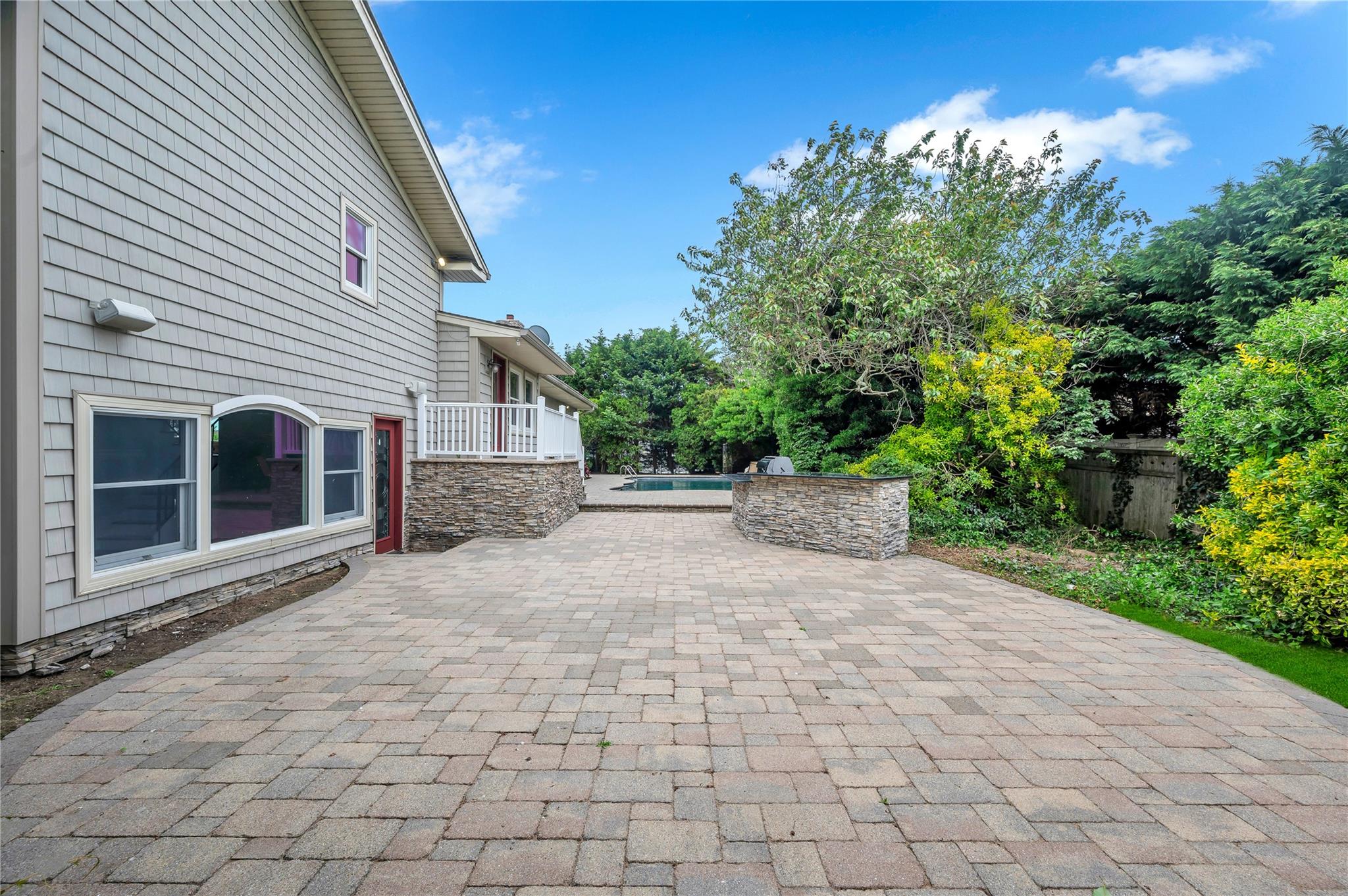 61 Riviera Drive, Massapequa, New York image 7