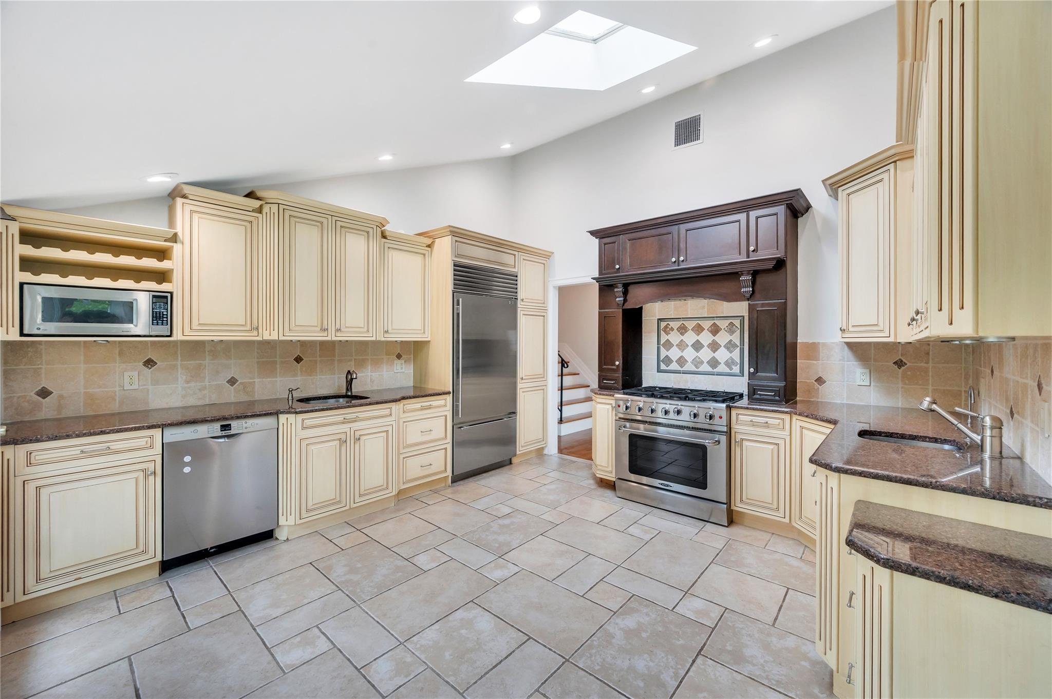 61 Riviera Drive, Massapequa, New York image 19