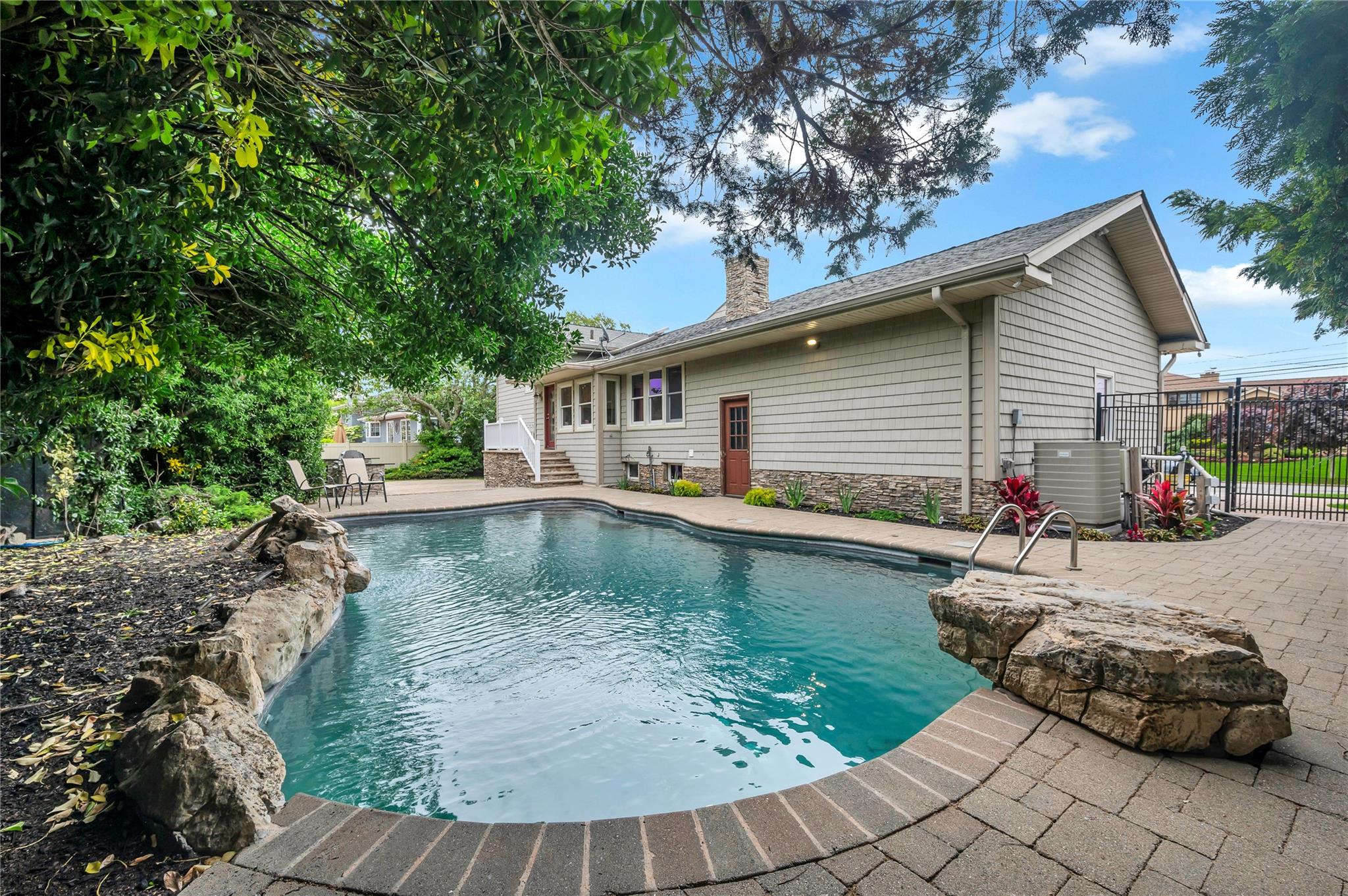 61 Riviera Drive, Massapequa, New York image 5