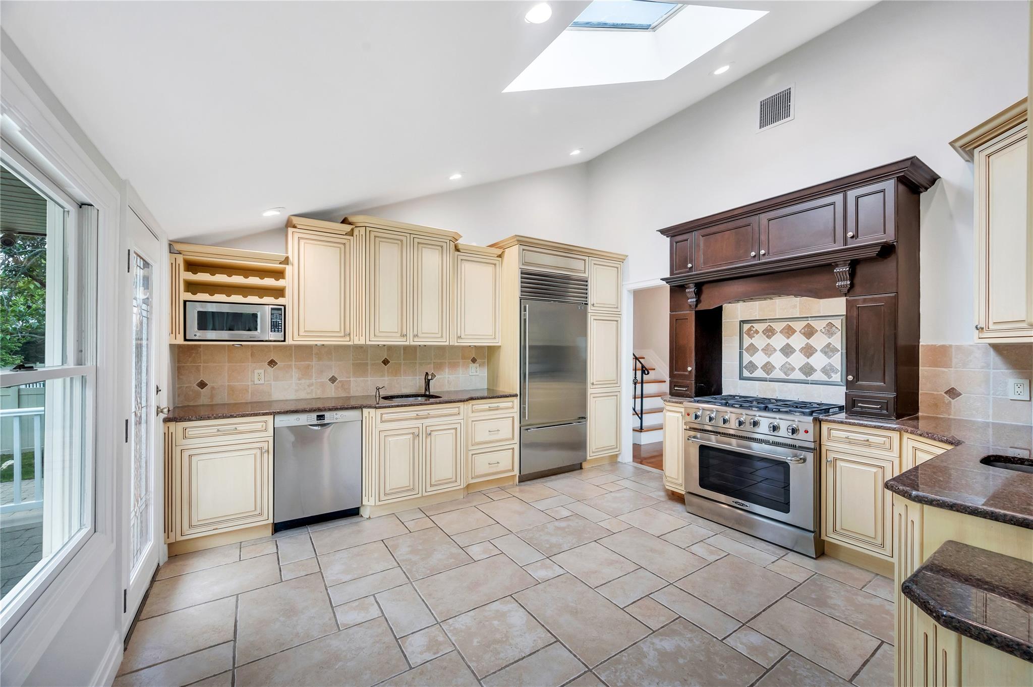 61 Riviera Drive, Massapequa, New York image 18