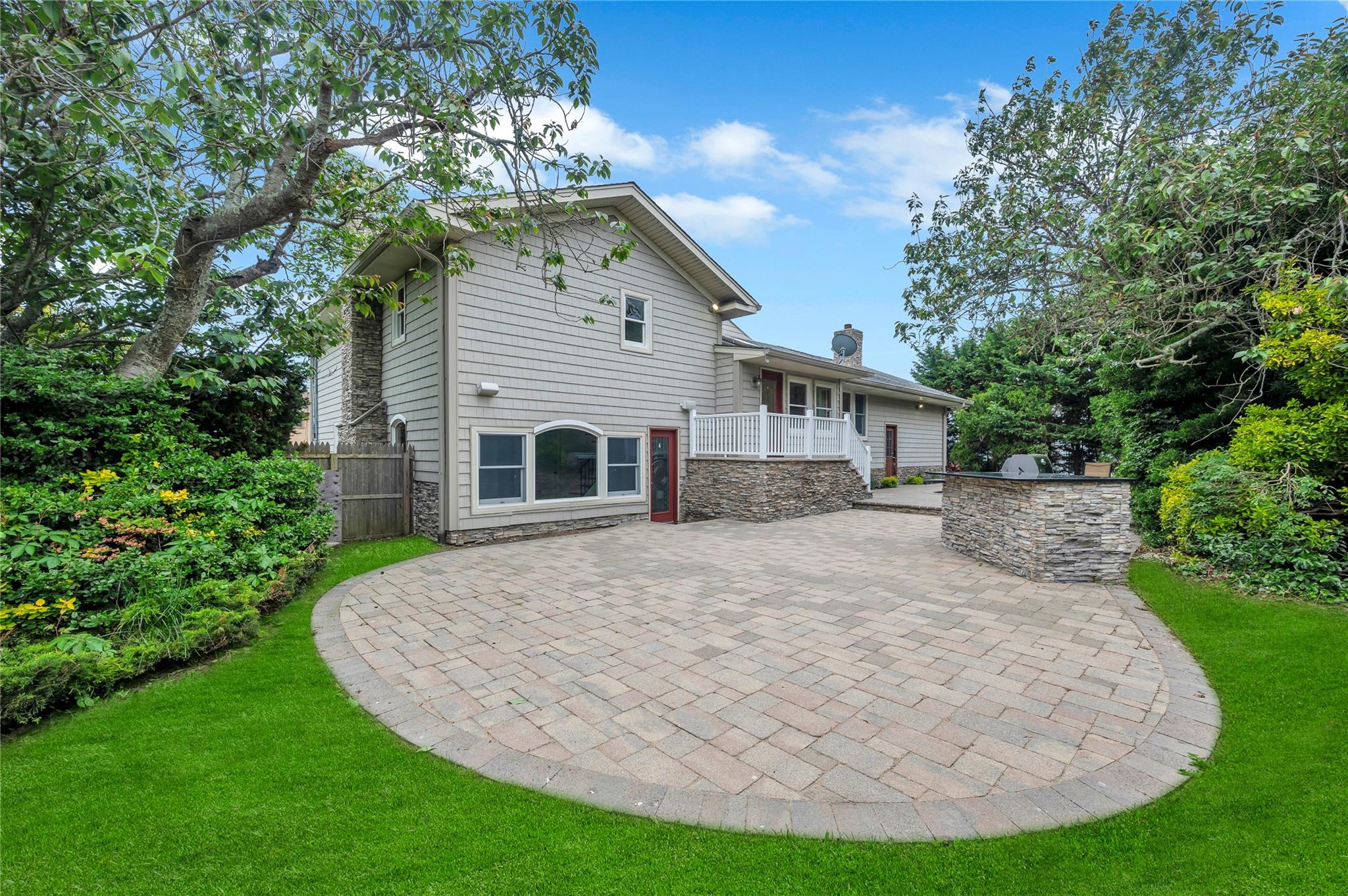 61 Riviera Drive, Massapequa, New York image 8