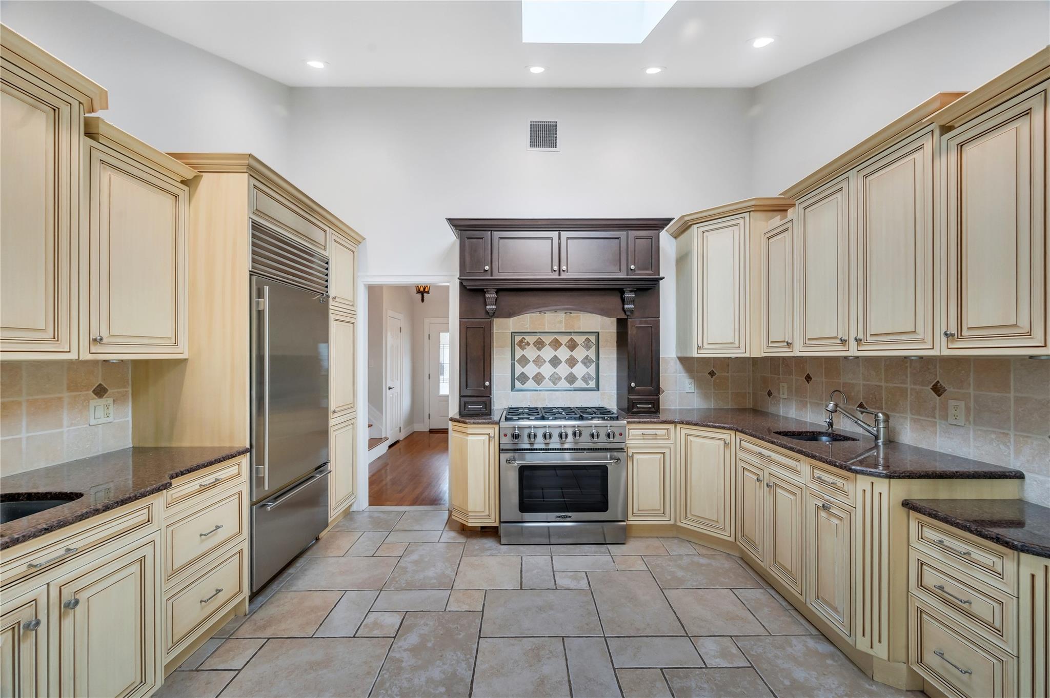 61 Riviera Drive, Massapequa, New York image 20