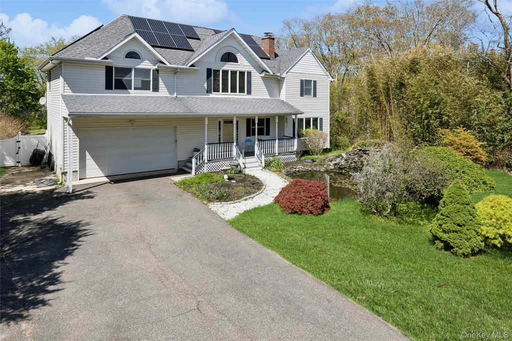 Photo of 106 S Country Road, Westhampton Beach, NY 11978 (MLS # 000026)