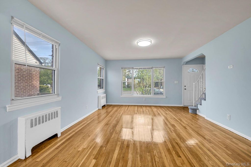 Photo of 382 Old Country Road, Mineola, NY 11501 (MLS # 990886)