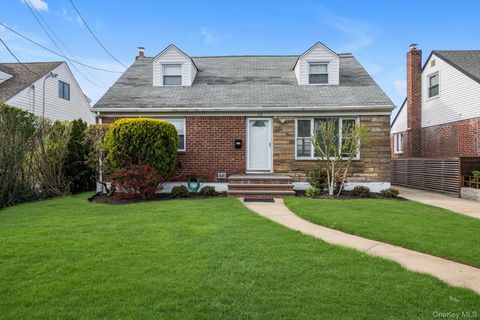 382 Old Country Road Mineola NY 11501