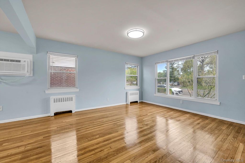 Photo of 382 Old Country Road, Mineola, NY 11501 (MLS # 990886)