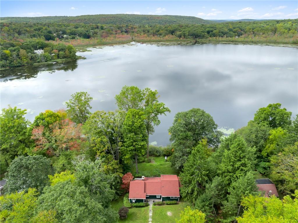 Bishop Park Road, Pound Ridge, New York - 4 Bedrooms  
3 Bathrooms - 