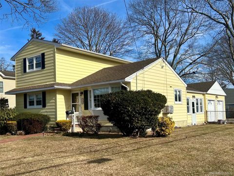 Homes For Sale - 1123 Hyman Avenue<br/> Bay Shore, NY 11706